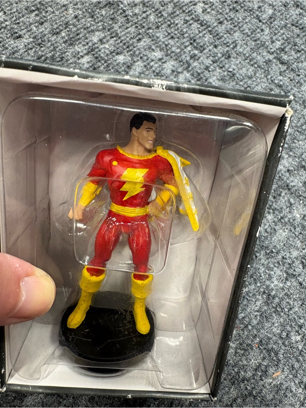 Shazam Superhero Action Figure with Cape Collectable with Stand 2008 - Picture 7 of 7